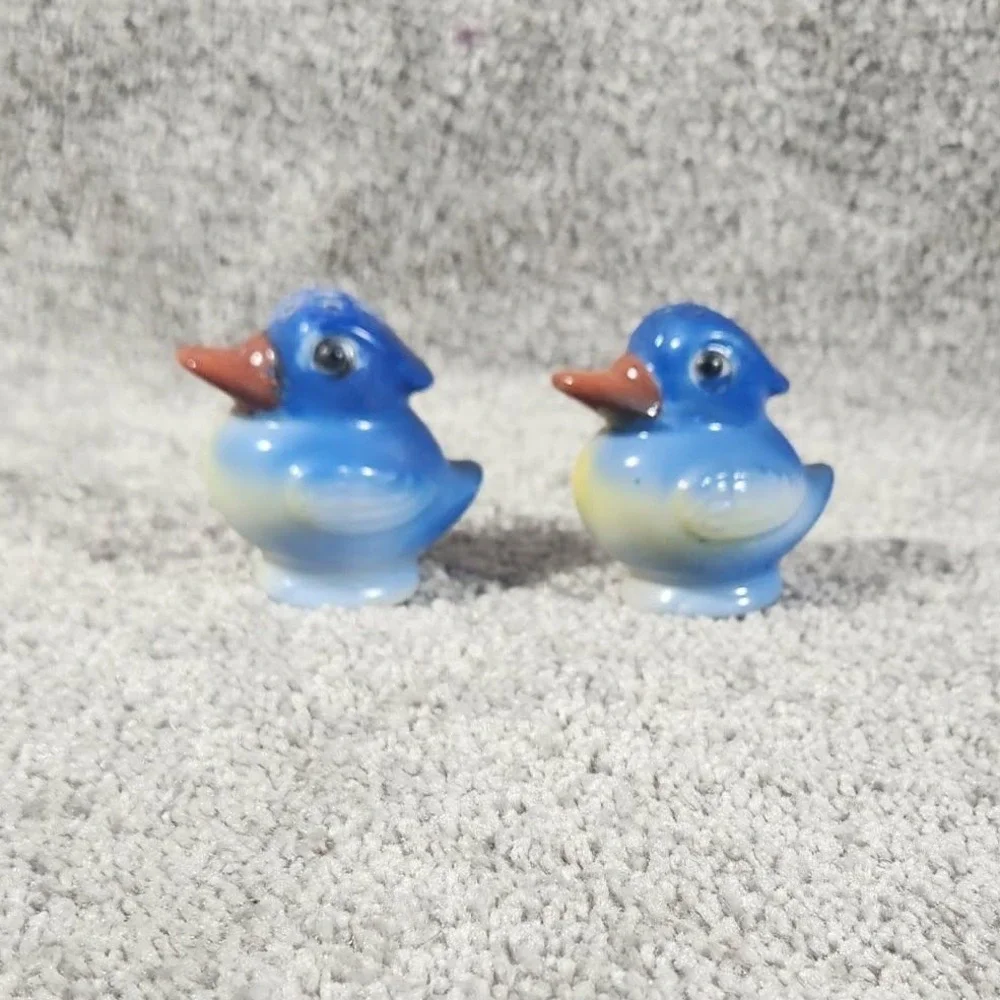 Blue Bird Salt and Pepper Shakers Ceramic Vintage Style Set‎